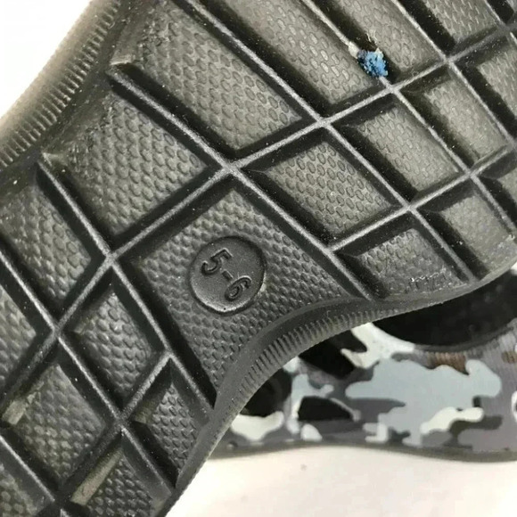 Boy water shoes size  5-6 - Picture 7 of 7